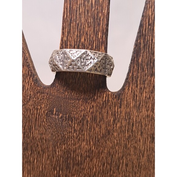 Peyote Bird Jewelry - Peyote Bird Raised Embossed Pyramids Design Sterling Silver Ring Size 6 NWT